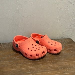 Girls crocs